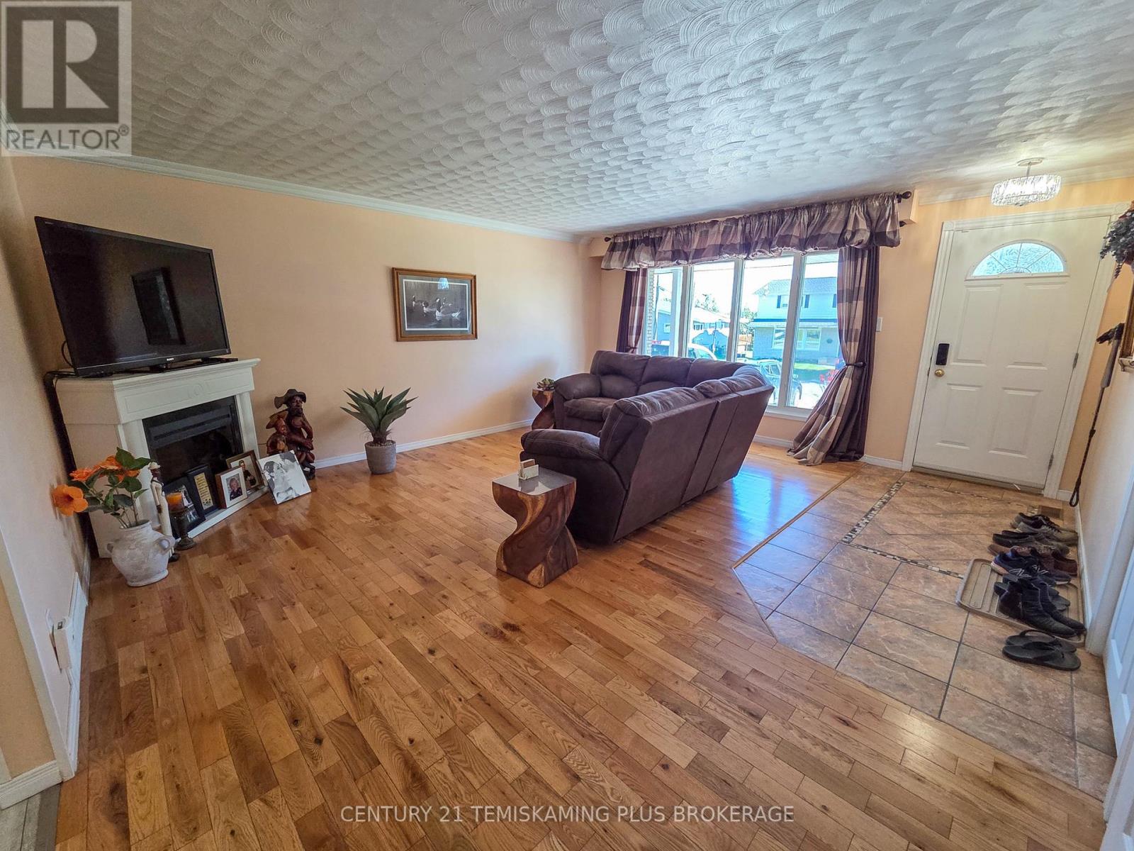 22 Harding Avenue, Kirkland Lake, Ontario  P2N 1B5 - Photo 4 - T13437328
