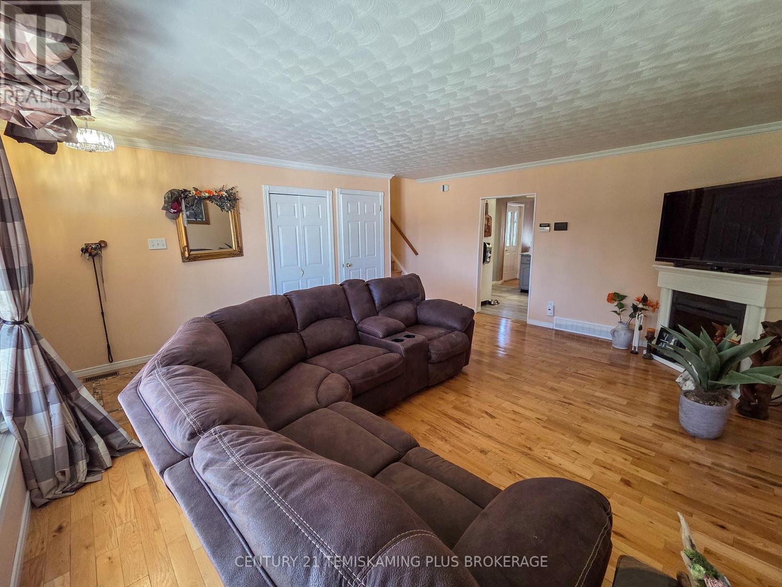 22 Harding Avenue, Kirkland Lake, Ontario  P2N 1B5 - Photo 5 - T13437328