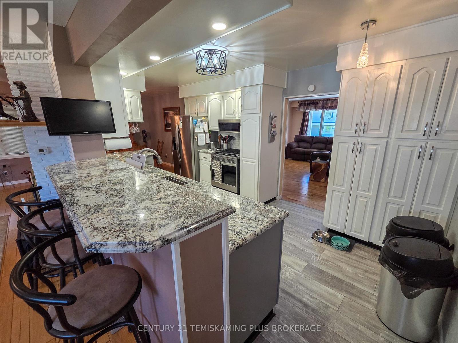 22 Harding Avenue, Kirkland Lake, Ontario  P2N 1B5 - Photo 7 - T13437328
