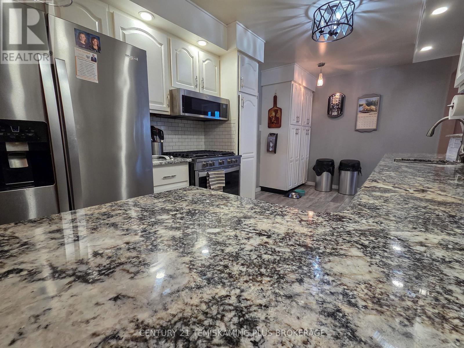 22 Harding Avenue, Kirkland Lake, Ontario  P2N 1B5 - Photo 8 - T13437328