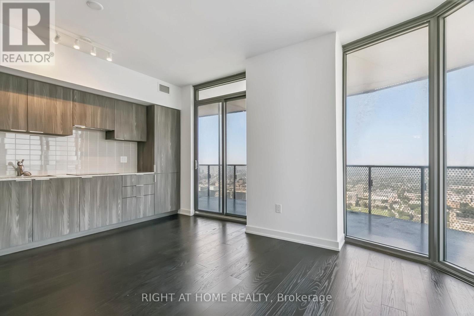 5408 - 11 Wellesley St W Avenue, Toronto, Ontario  M4Y 1E8 - Photo 2 - C13418232