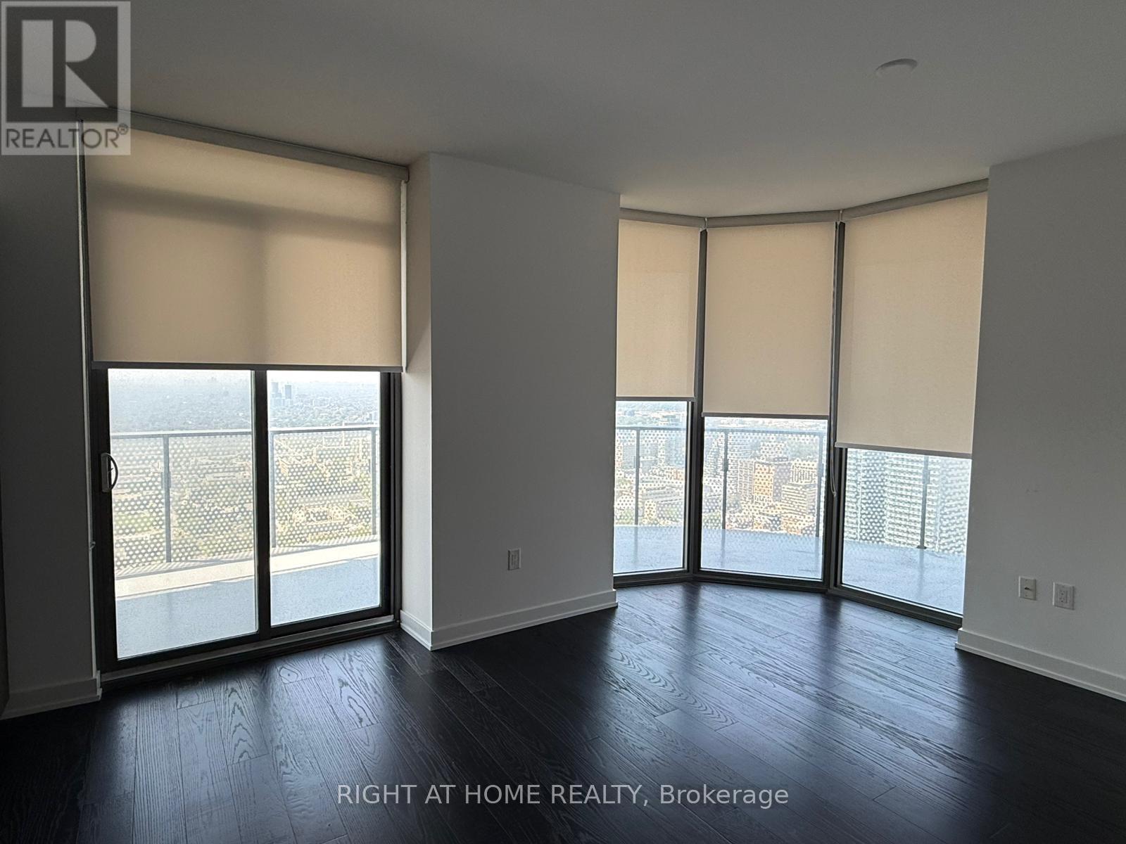5408 - 11 Wellesley St W Avenue, Toronto, Ontario  M4Y 1E8 - Photo 3 - C13418232