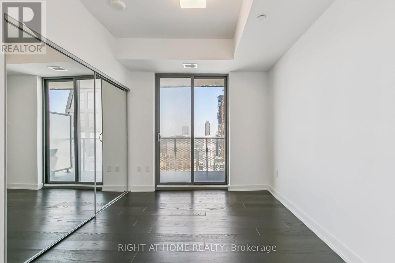 5408 - 11 Wellesley St W Avenue, Toronto, Ontario  M4Y 1E8 - Photo 24 - C13418232