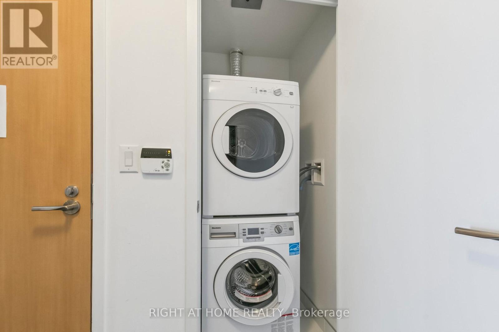 5408 - 11 Wellesley St W Avenue, Toronto, Ontario  M4Y 1E8 - Photo 33 - C13418232
