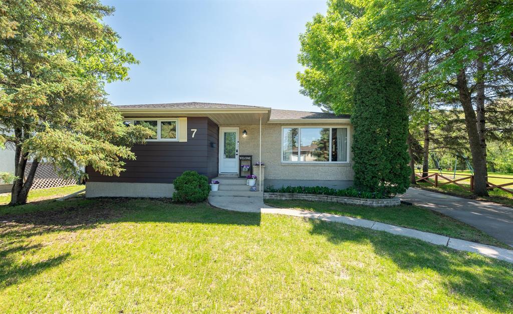 7 Durness Bay, Winnipeg, Manitoba R2K 2V6 - Photo 1 - 202613296