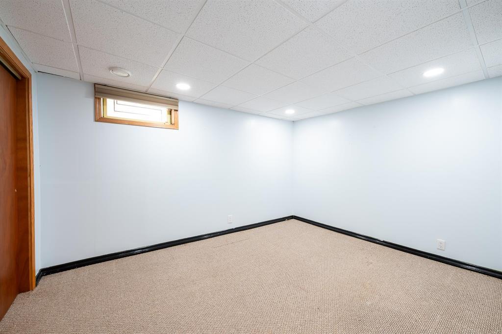 7 Durness Bay, Winnipeg, Manitoba R2K 2V6 - Photo 24 - 202613296