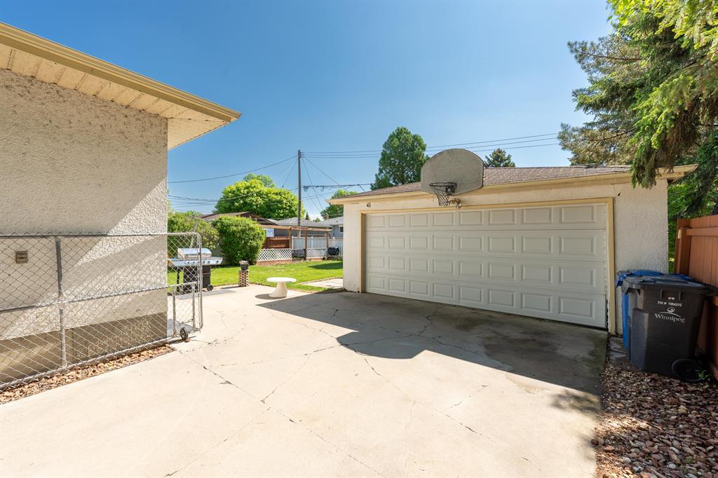 7 Durness Bay, Winnipeg, Manitoba R2K 2V6 - Photo 3 - 202613296