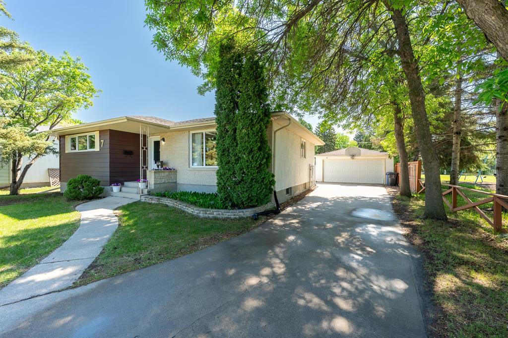 7 Durness Bay, Winnipeg, Manitoba R2K 2V6 - Photo 0 - 202613296