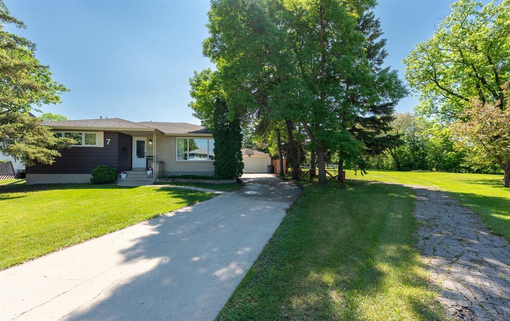 7 Durness Bay, Winnipeg, Manitoba R2K 2V6 - Photo 2 - 202613296