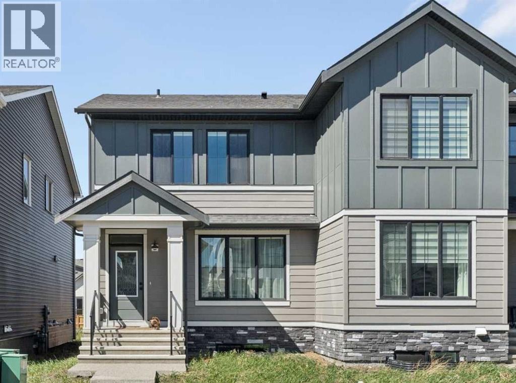40 Emberside Grove, Cochrane, Alberta  T4C 3C8 - Photo 2 - A2311737
