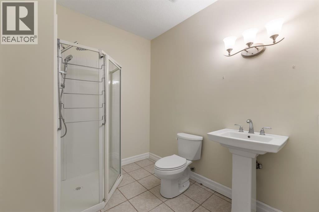 90 Royal Highland Road NW, Calgary, Alberta  T3G 4Y4 - Photo 29 - A2312514