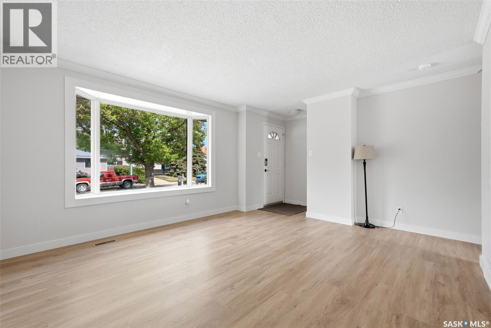 58 Bird Bay, Regina, Saskatchewan  S4N 1P9 - Photo 5 - SK039239