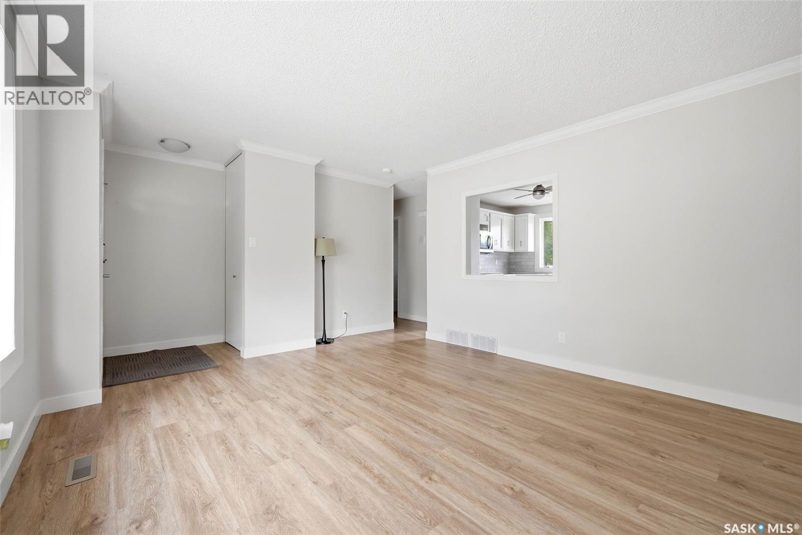 58 Bird Bay, Regina, Saskatchewan  S4N 1P9 - Photo 6 - SK039239
