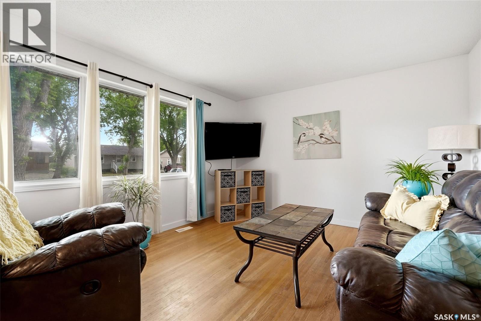 59 Elmview Road, Regina, Saskatchewan  S4R 0B4 - Photo 4 - SK039169