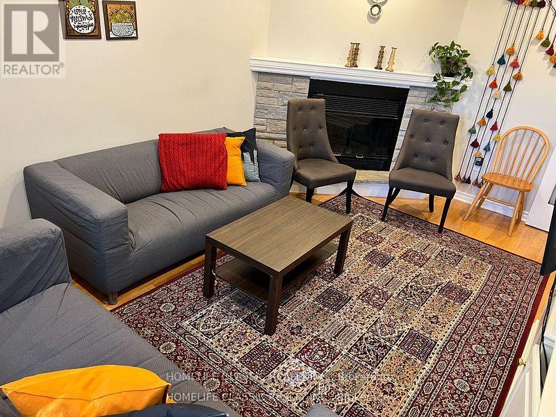 (Main Floor) - 972 Krista Court, Newmarket, Ontario  L3Y 7E8 - Photo 3 - N13437398