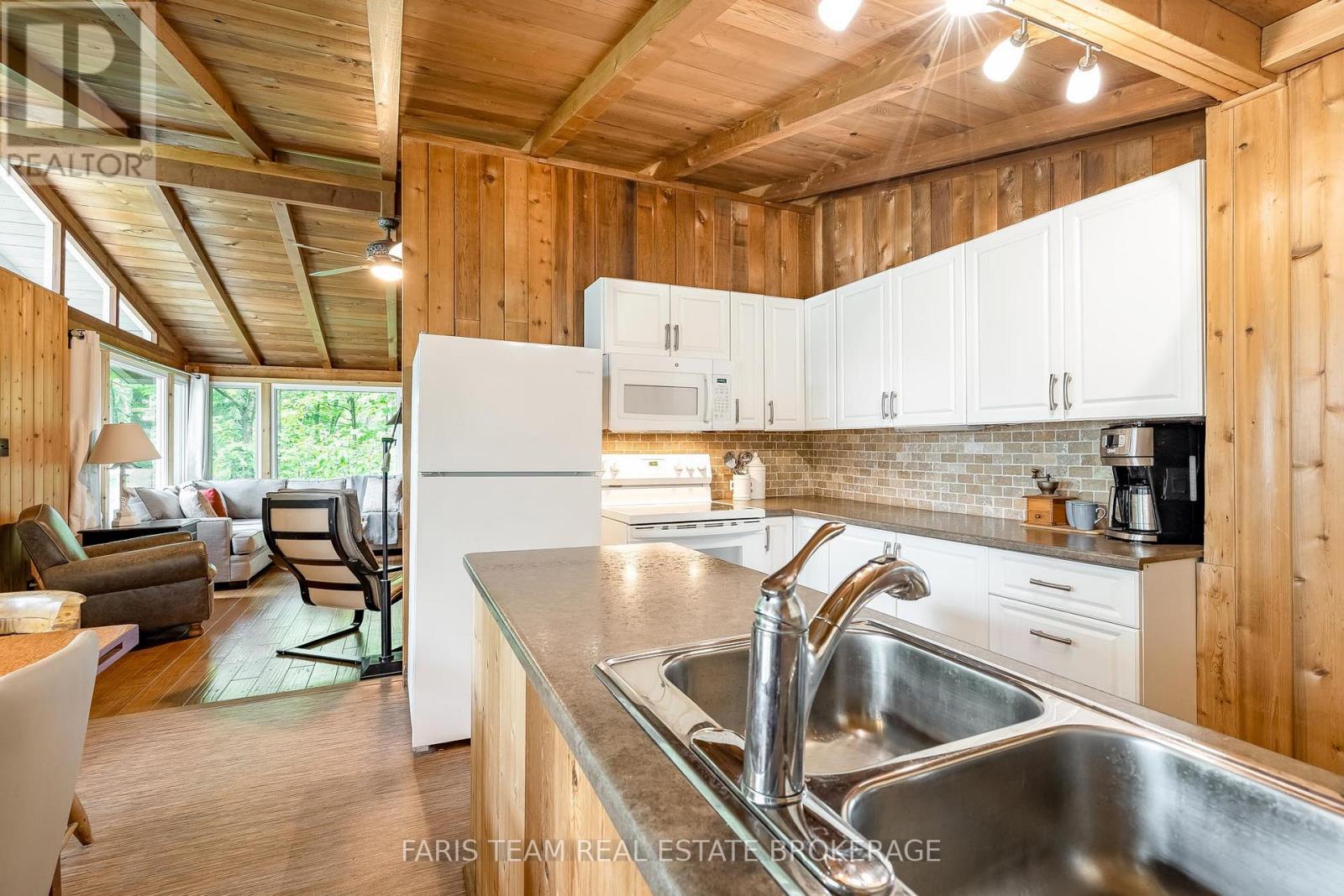 21 East Beach Road, Tiny, Ontario  L9M 0M6 - Photo 9 - S13437400