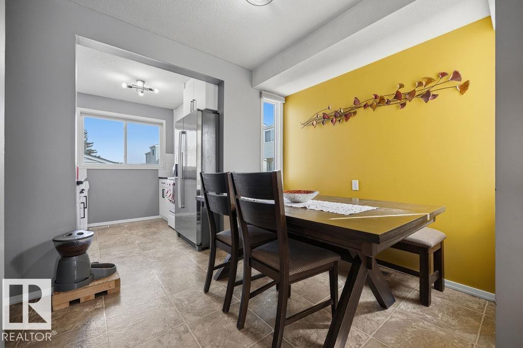 243 Dickinsfield Ct Nw, Edmonton, Alberta T5E 5V8 - Photo 4 - E4493255