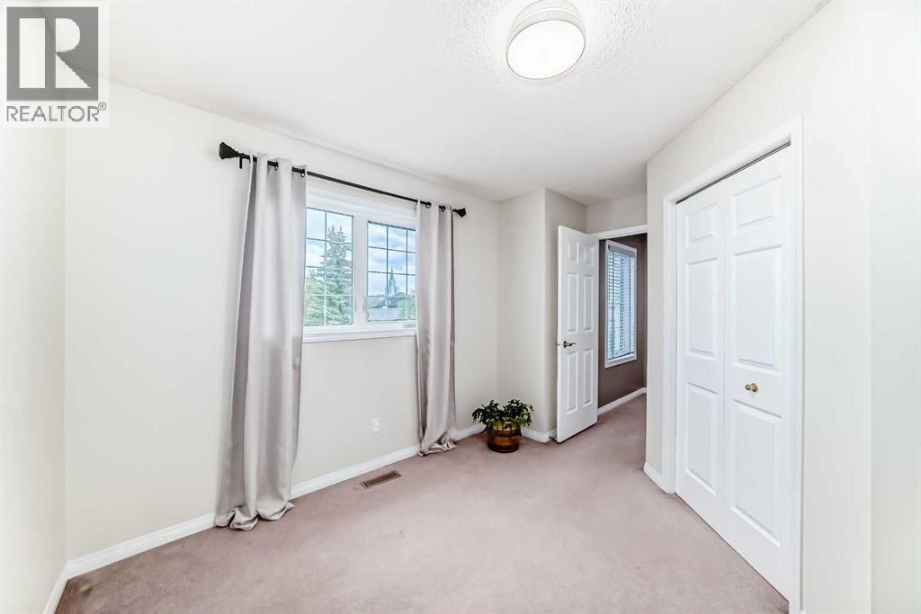 409 Rocky Ridge Bay Nw, Calgary, Alberta  T3G 4H8 - Photo 16 - A2319625