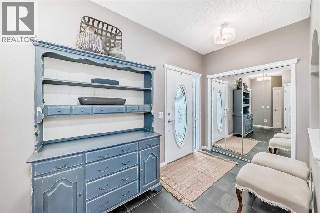 409 Rocky Ridge Bay Nw, Calgary, Alberta  T3G 4H8 - Photo 3 - A2319625