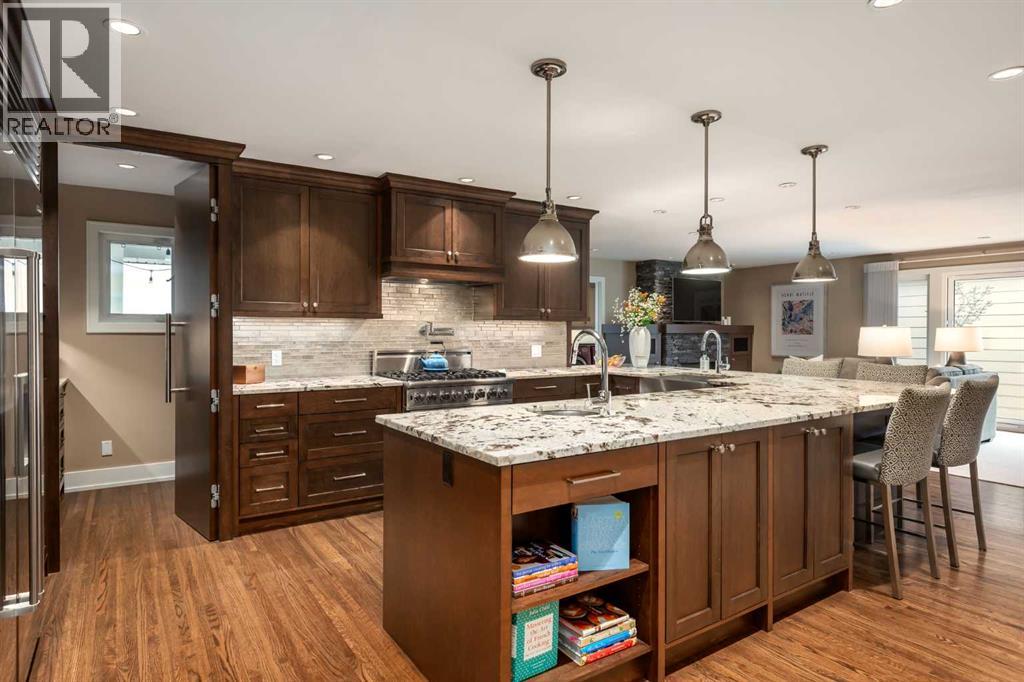 27 Westview Drive Sw, Calgary, Alberta  T3C 2R8 - Photo 4 - A2320004