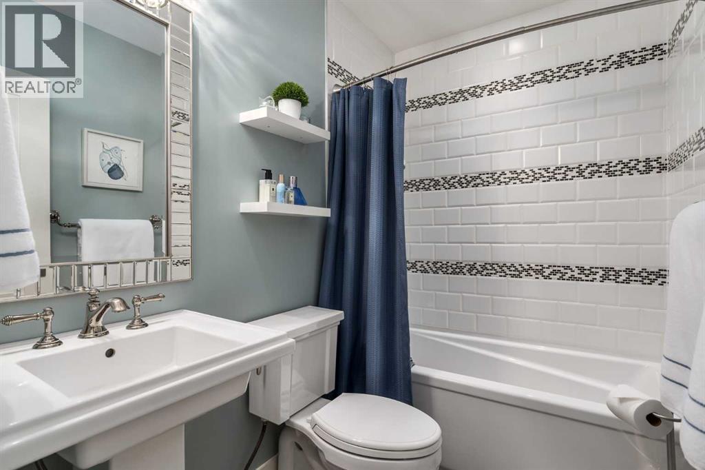 27 Westview Drive Sw, Calgary, Alberta  T3C 2R8 - Photo 12 - A2320004