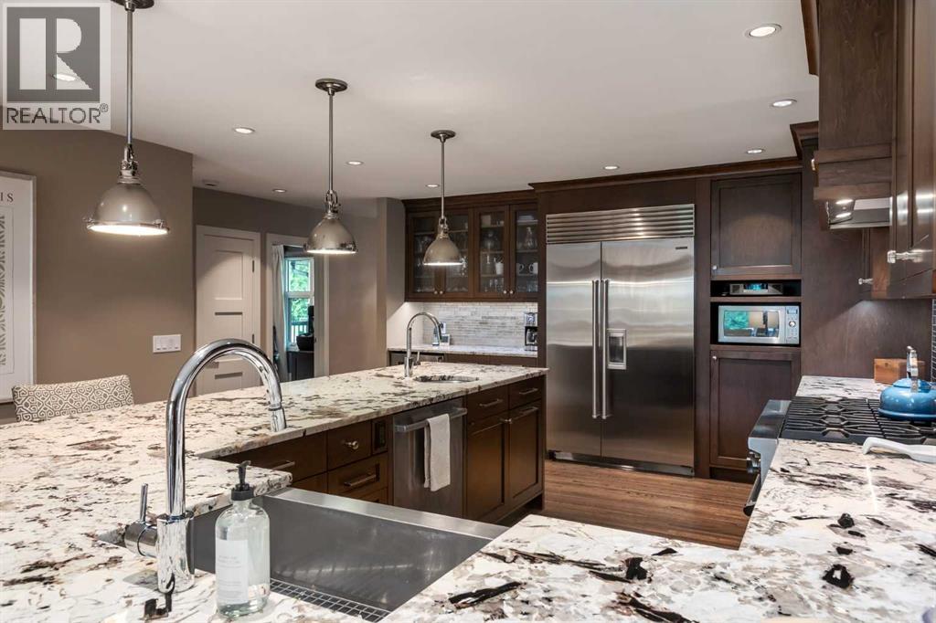 27 Westview Drive Sw, Calgary, Alberta  T3C 2R8 - Photo 7 - A2320004