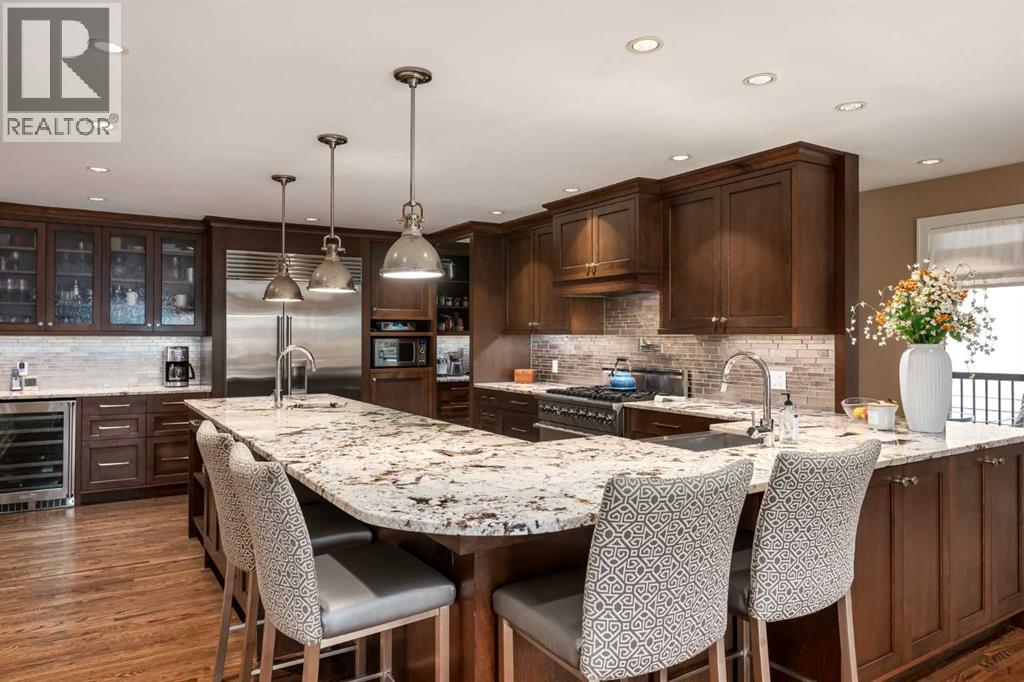 27 Westview Drive Sw, Calgary, Alberta  T3C 2R8 - Photo 6 - A2320004