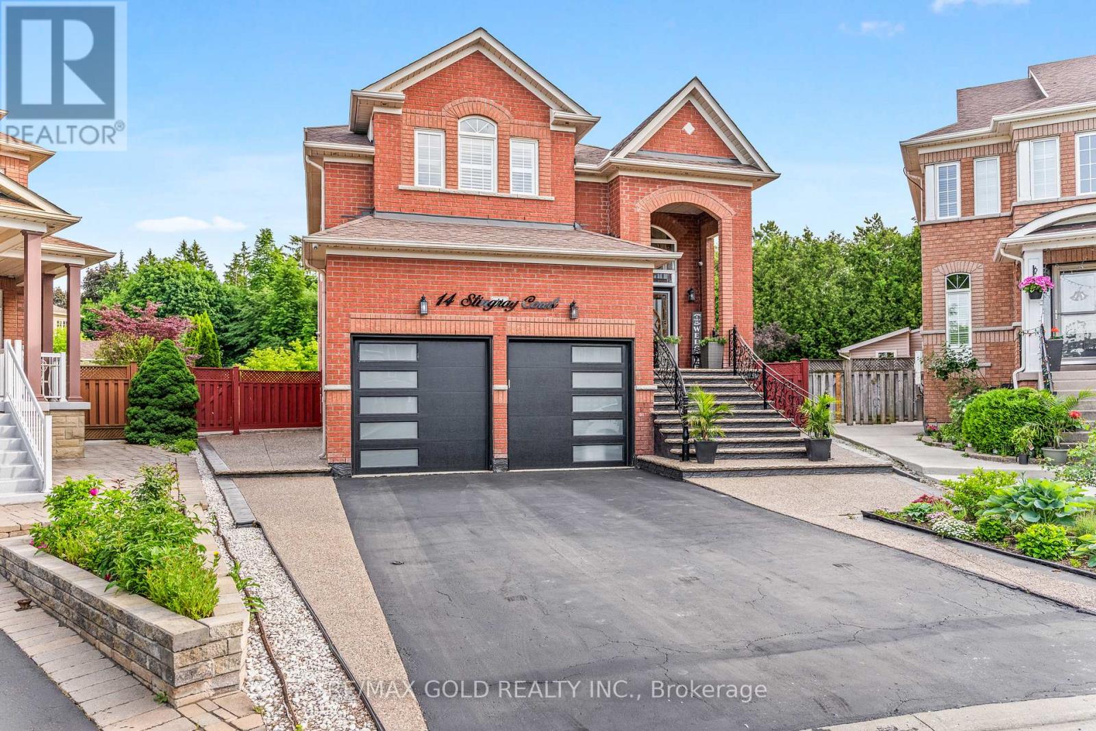 14 Stingray Court, Brampton, Ontario  L6V 4R1 - Photo 2 - W13437232