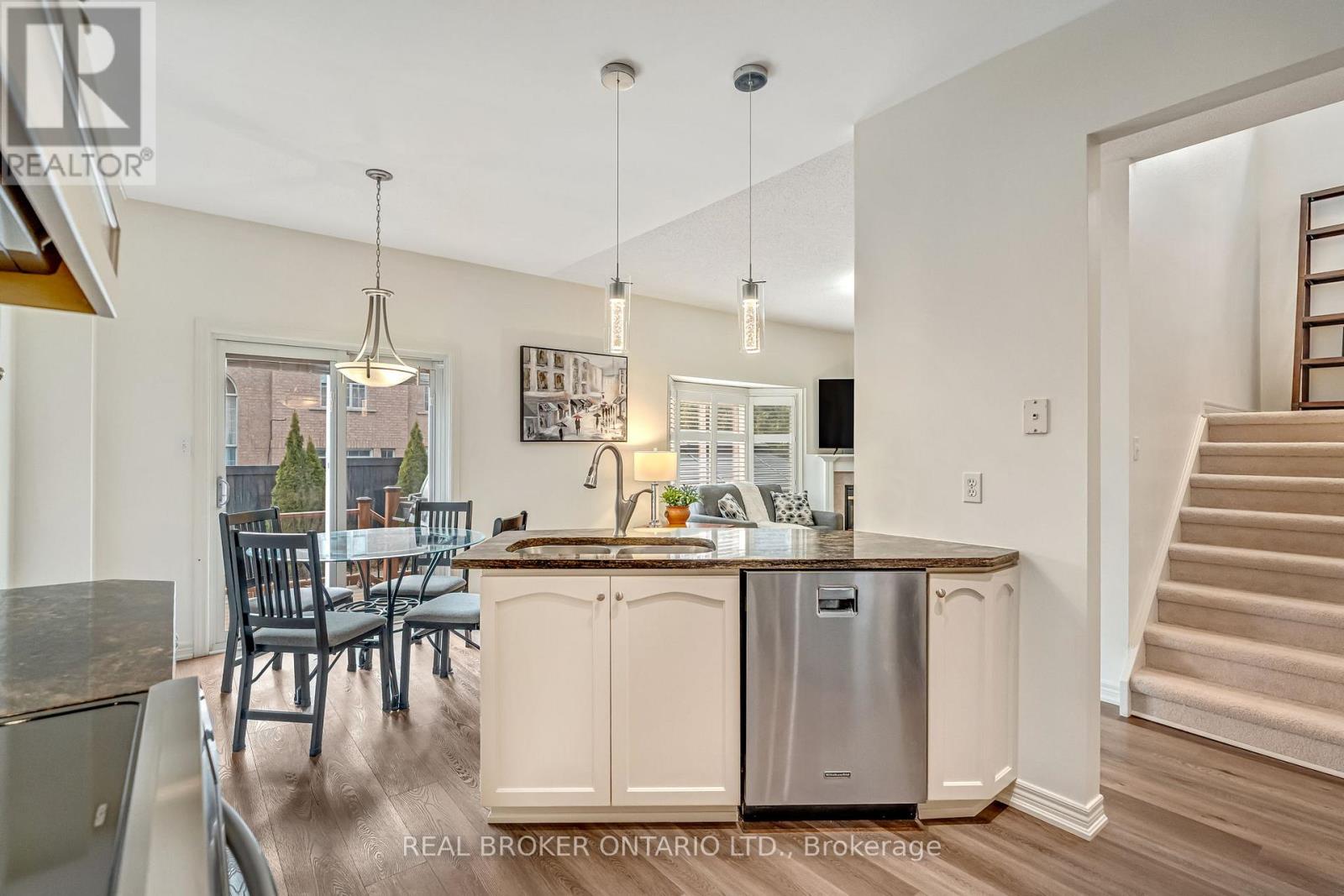 2423 Valley Heights Crescent, Oakville, Ontario  L6H 6X2 - Photo 12 - W13437264