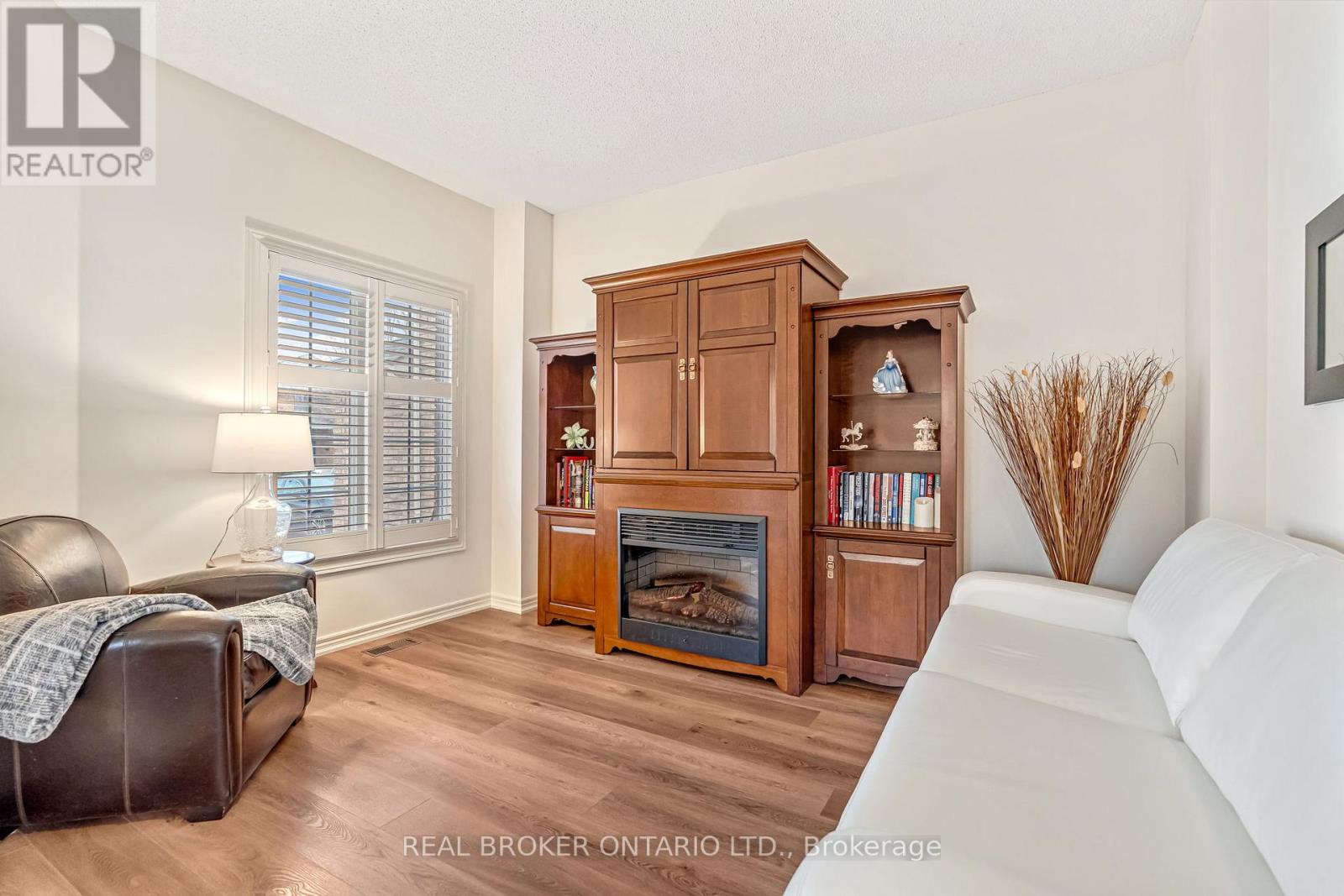 2423 Valley Heights Crescent, Oakville, Ontario  L6H 6X2 - Photo 3 - W13437264