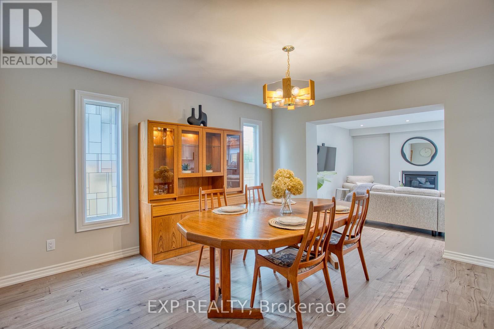 1340 Monmouth Drive, Burlington, Ontario  L7P 3J6 - Photo 10 - W13437302