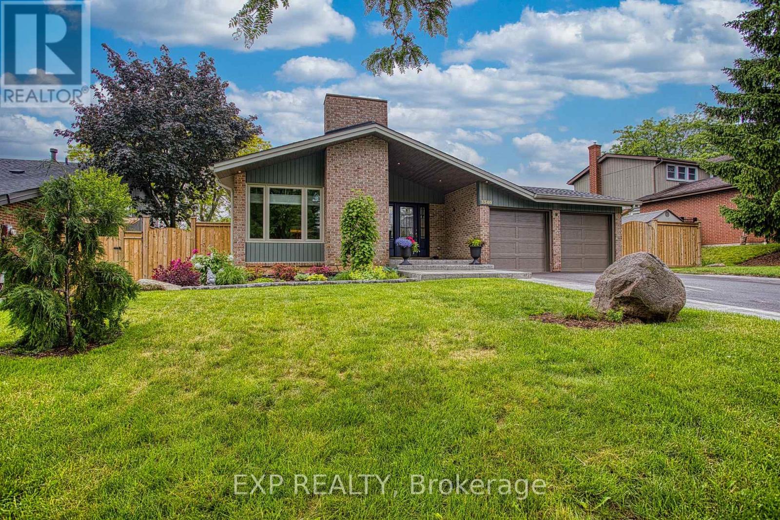 1340 Monmouth Drive, Burlington, Ontario  L7P 3J6 - Photo 2 - W13437302