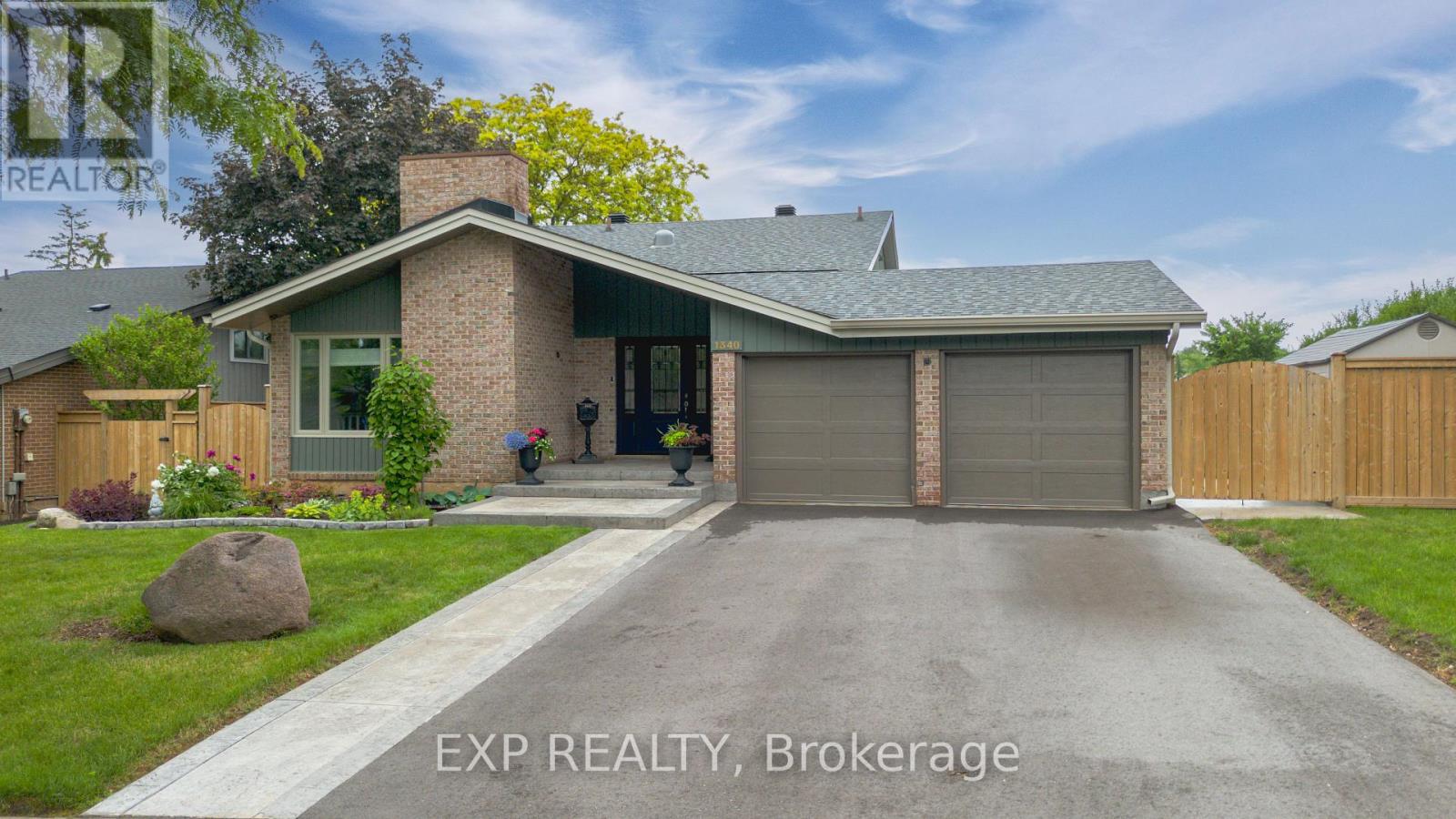 1340 Monmouth Drive, Burlington, Ontario  L7P 3J6 - Photo 3 - W13437302