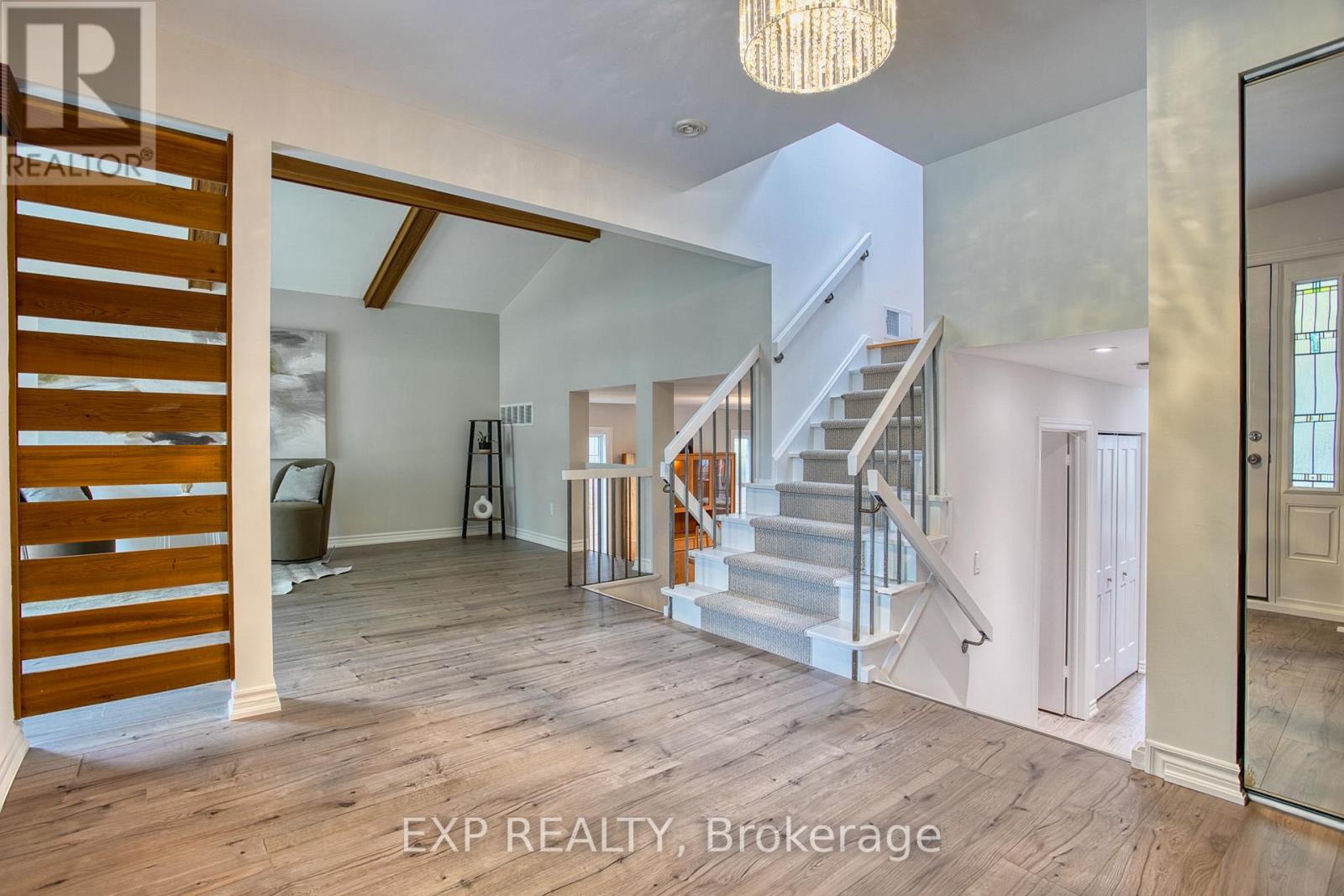 1340 Monmouth Drive, Burlington, Ontario  L7P 3J6 - Photo 4 - W13437302