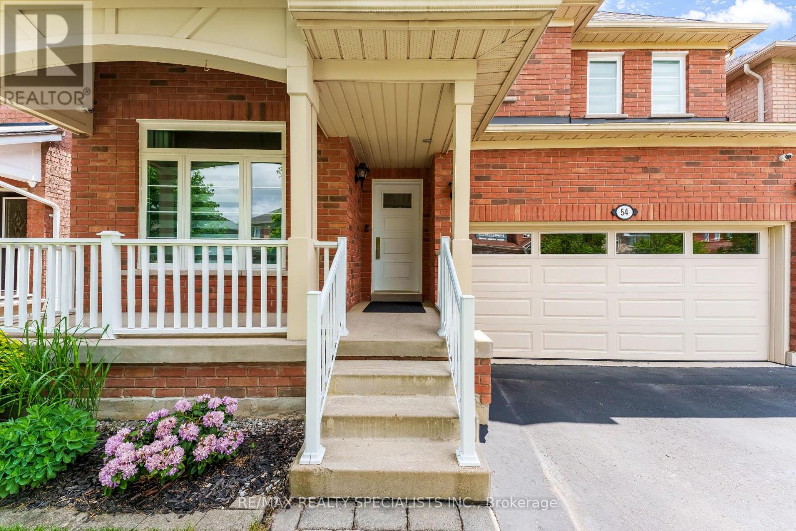 54 Red Plant Crescent, Brampton, Ontario  L7A 1V8 - Photo 2 - W13437352