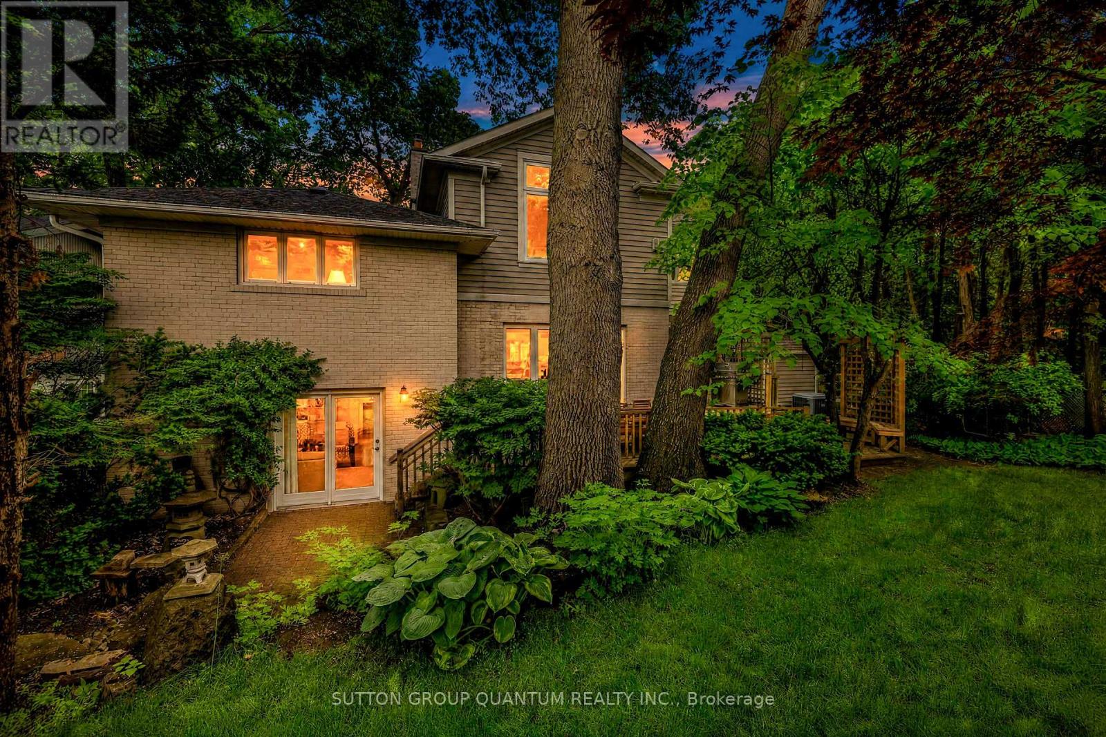 347 PINETREE WAY, Mississauga, Ontario