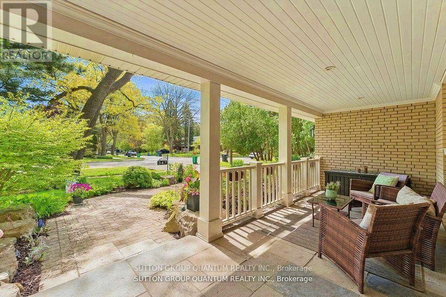 347 Pinetree Way, Mississauga, Ontario  L5G 2R4 - Photo 2 - W13437384