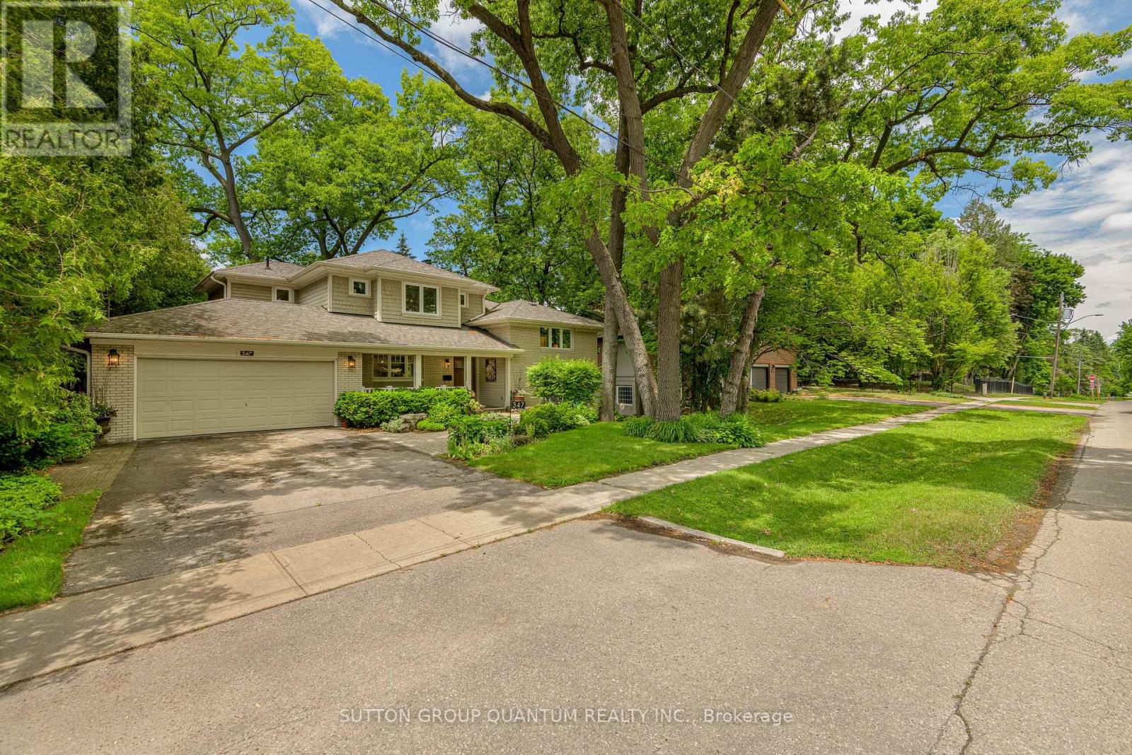 347 Pinetree Way, Mississauga, Ontario  L5G 2R4 - Photo 3 - W13437384