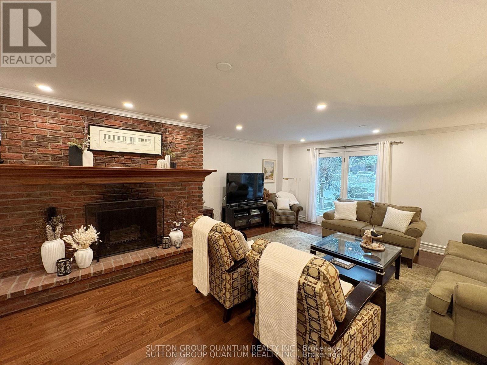 347 Pinetree Way, Mississauga, Ontario  L5G 2R4 - Photo 38 - W13437384