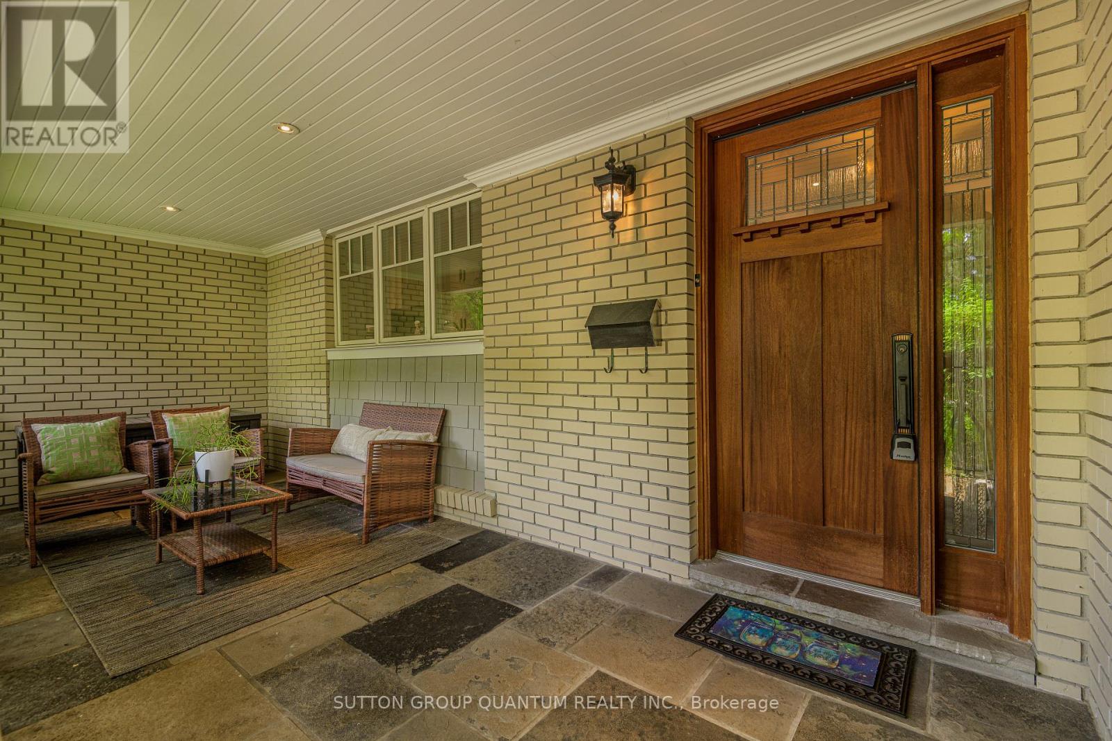 347 Pinetree Way, Mississauga, Ontario  L5G 2R4 - Photo 4 - W13437384