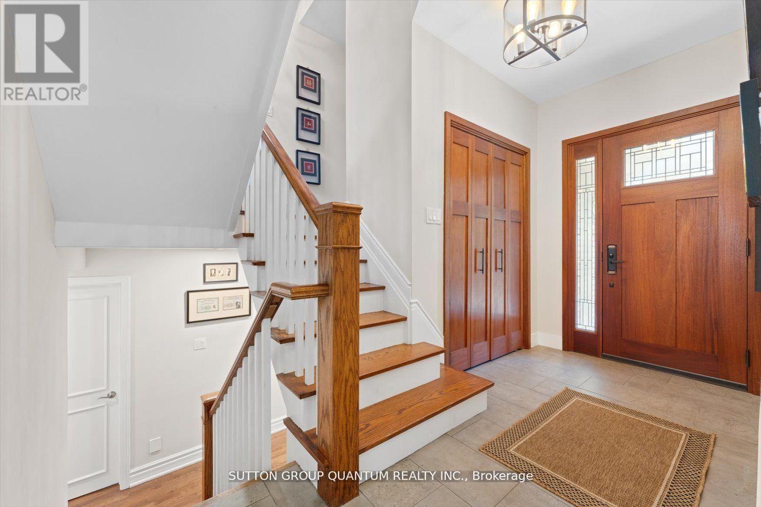 347 Pinetree Way, Mississauga, Ontario  L5G 2R4 - Photo 6 - W13437384