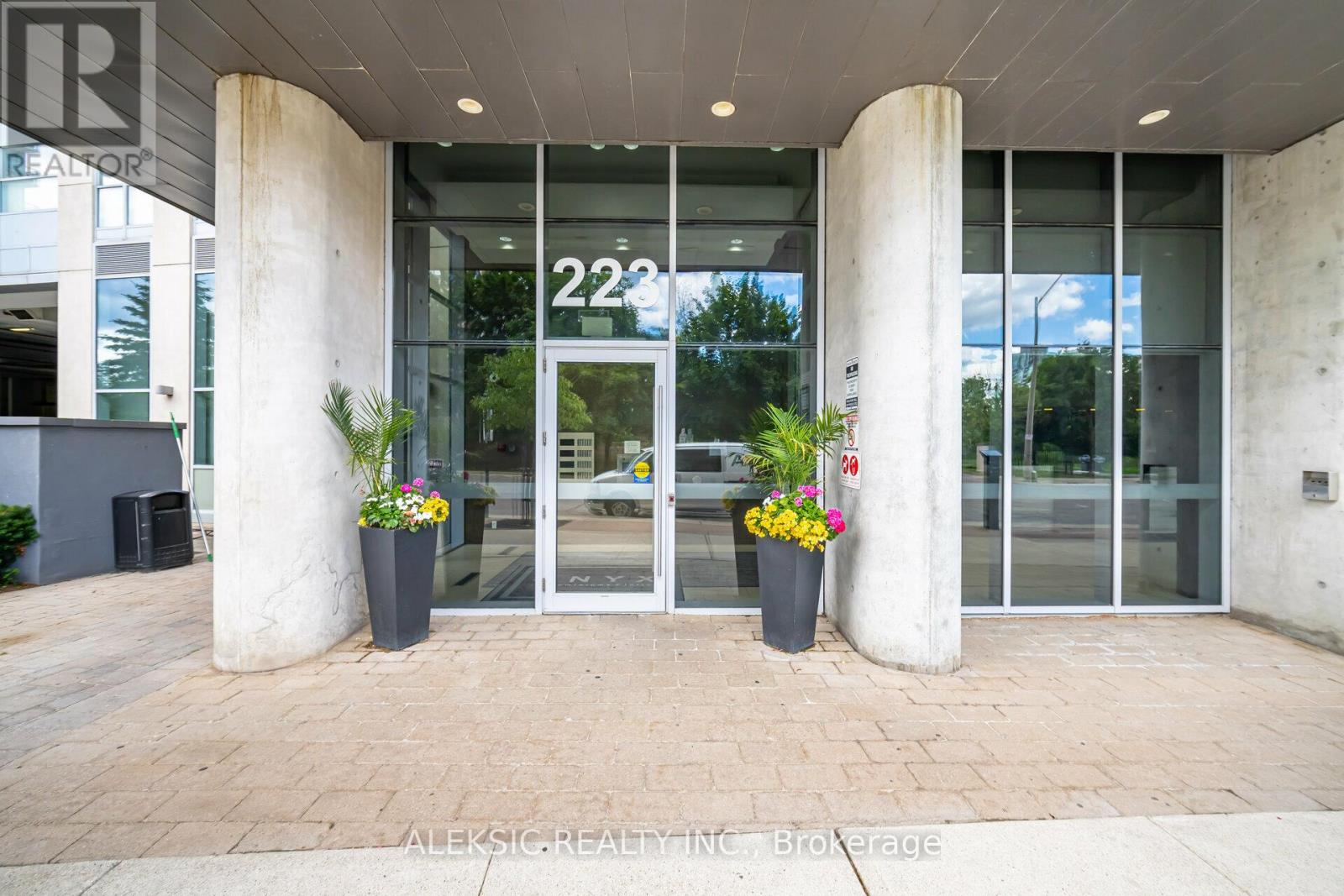 2514 - 223 Webb Drive, Mississauga, Ontario  L5B 0E8 - Photo 4 - W13437404