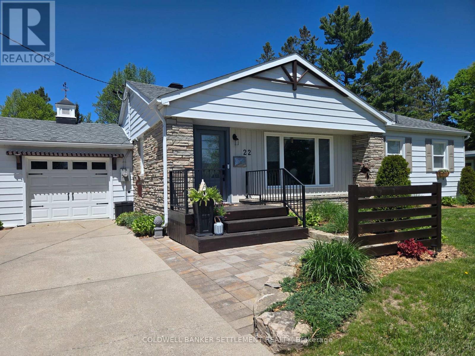 22 BROADVIEW AVENUE W, Smiths Falls, Ontario