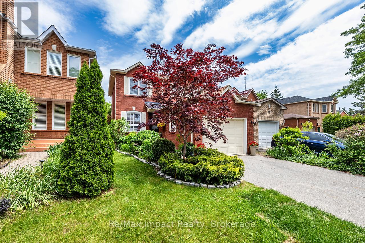 53 Sable Crescent W, Whitby, Ontario  L1R 1Y5 - Photo 2 - E13437514