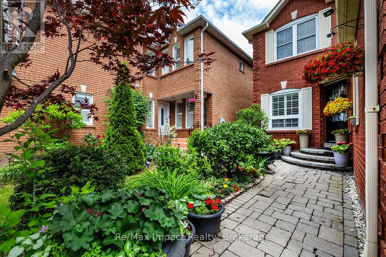 53 Sable Crescent W, Whitby, Ontario  L1R 1Y5 - Photo 3 - E13437514