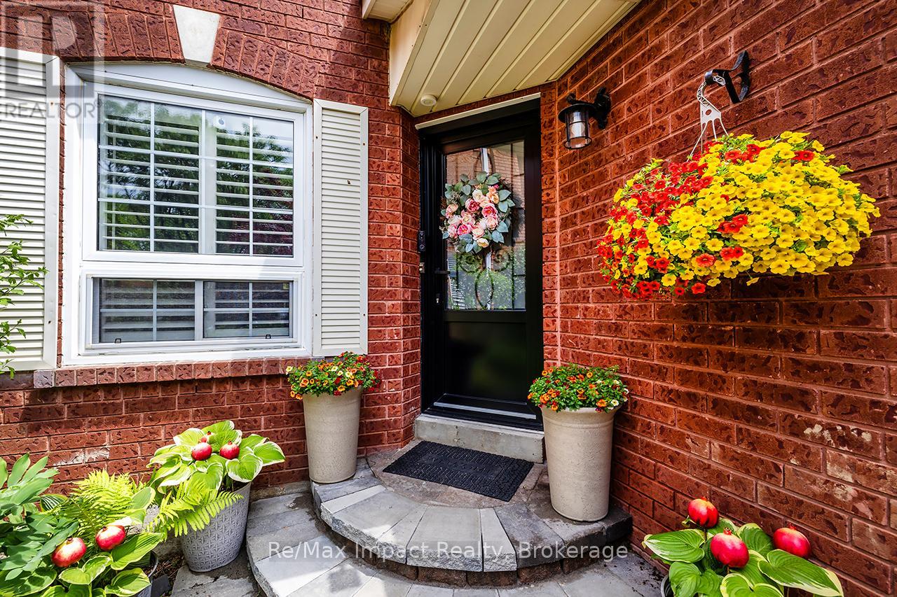 53 Sable Crescent W, Whitby, Ontario  L1R 1Y5 - Photo 4 - E13437514