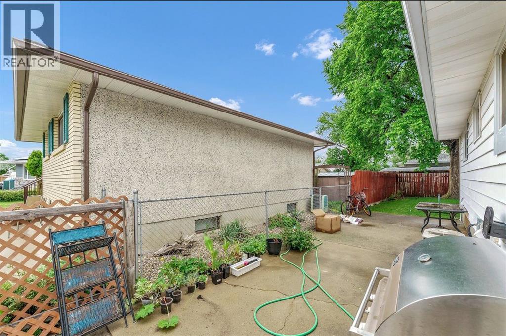 794 Black Boulevard NW, Medicine Hat, Alberta T1A 7B4 - Photo 11 - A2314804