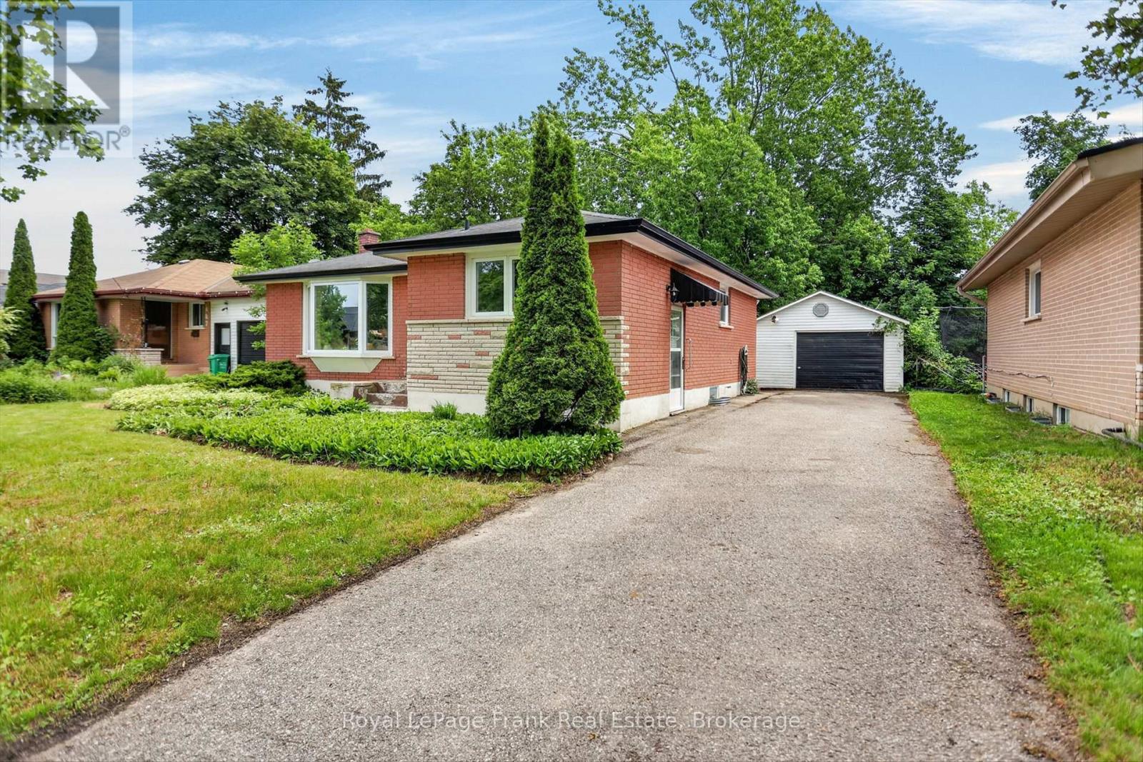 489 Raymond Street, Peterborough, Ontario  K9H 5M7 - Photo 2 - X13437632