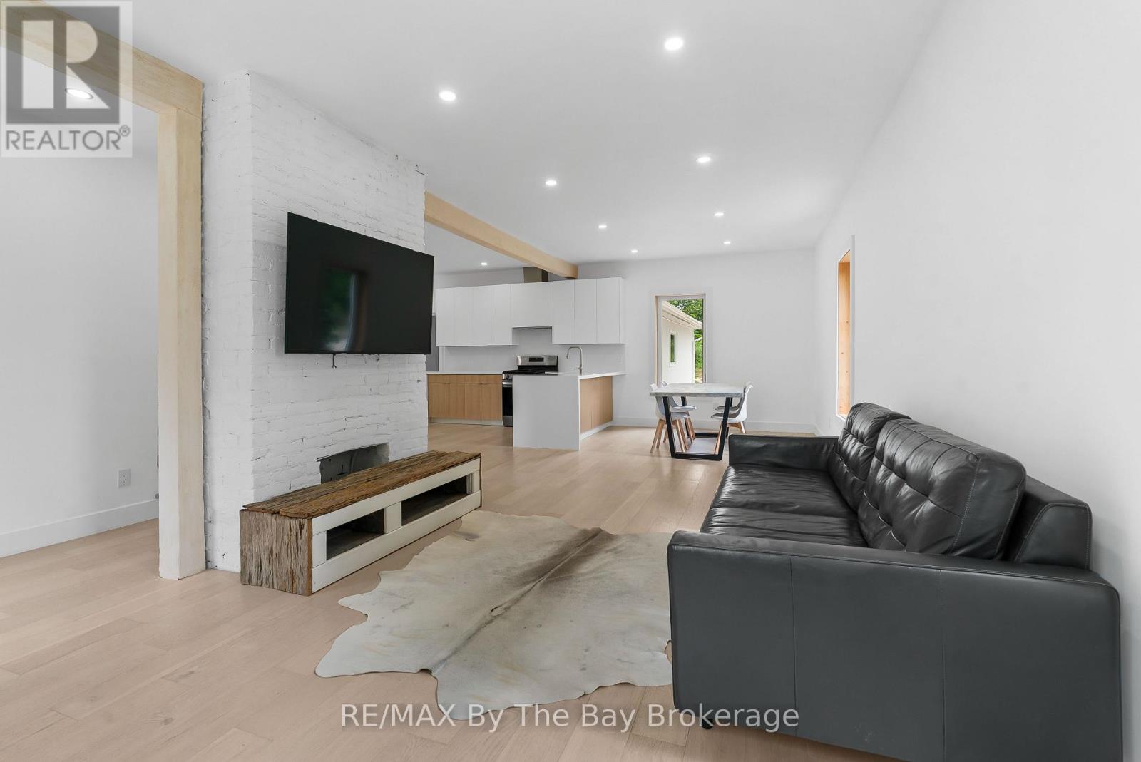 6358 Sunnidale Concession 5 Road, Clearview, Ontario  L0M 1N0 - Photo 11 - S13437430