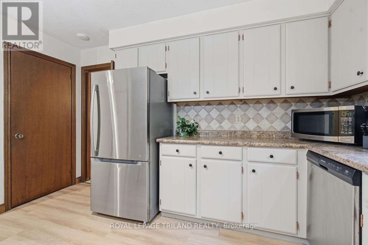 183 Farmington Way, London South, Ontario  N6K 3N7 - Photo 13 - X13437484